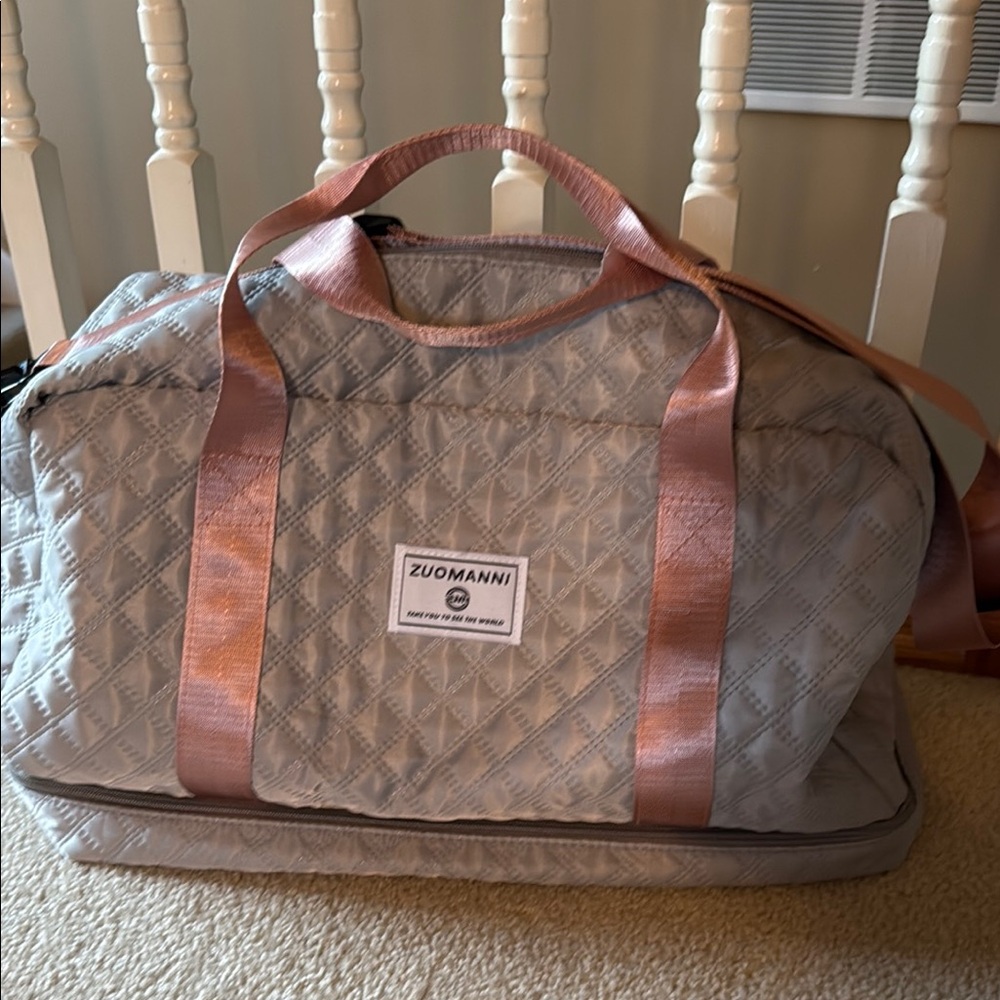 Zuomanni Gray Quilted Travel Bag